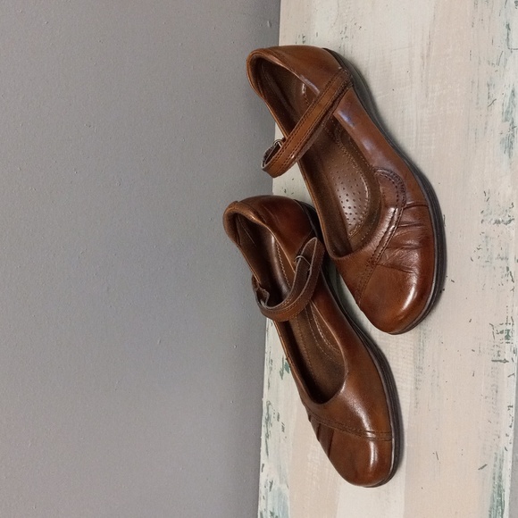 MICHEL M... MAE, BROWN LEATHER, VELCRO STRAP SHOES - Picture 2 of 13